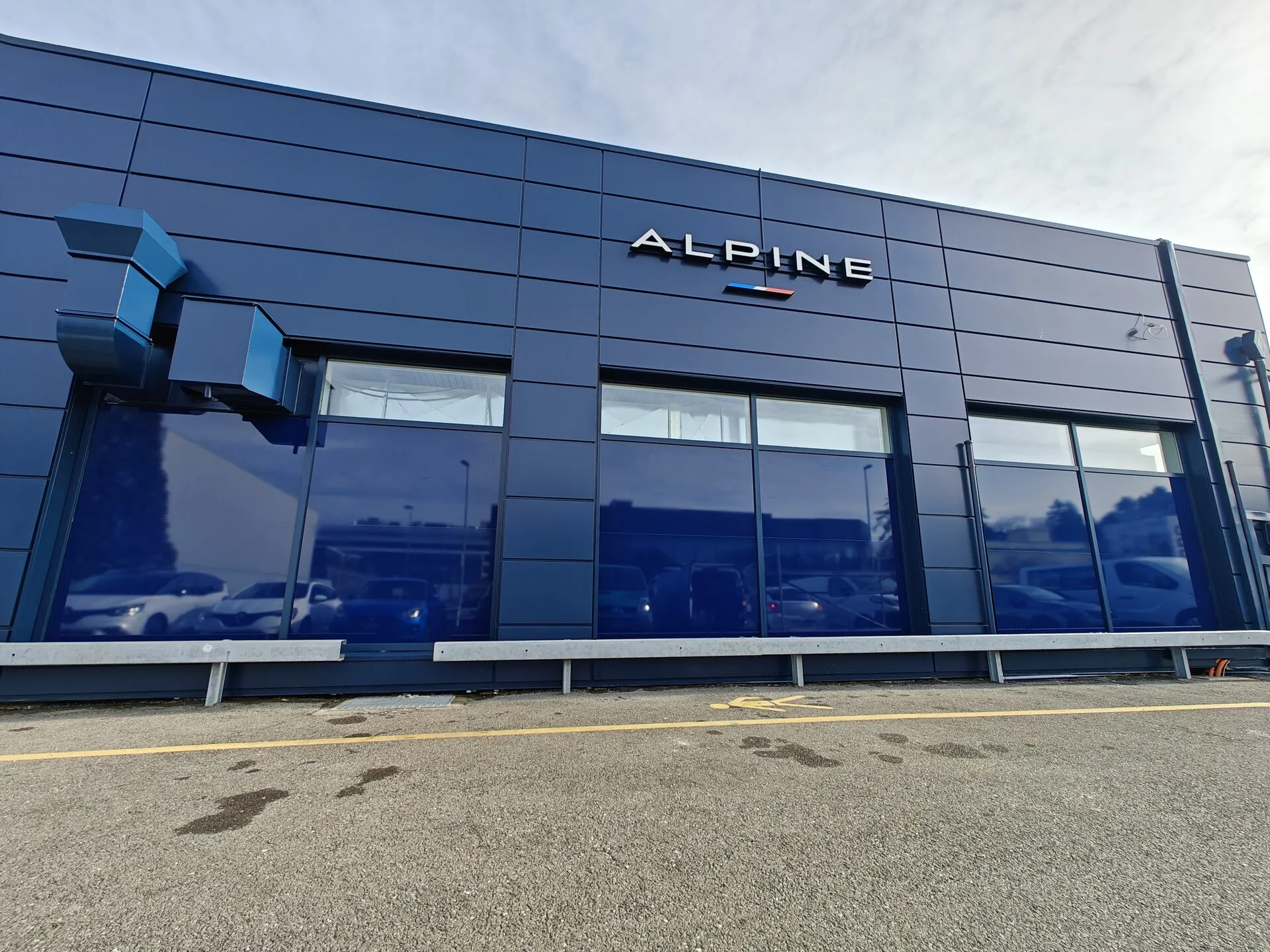 Habillage de façade – Habillage des vitrages de la même couleur que la façade