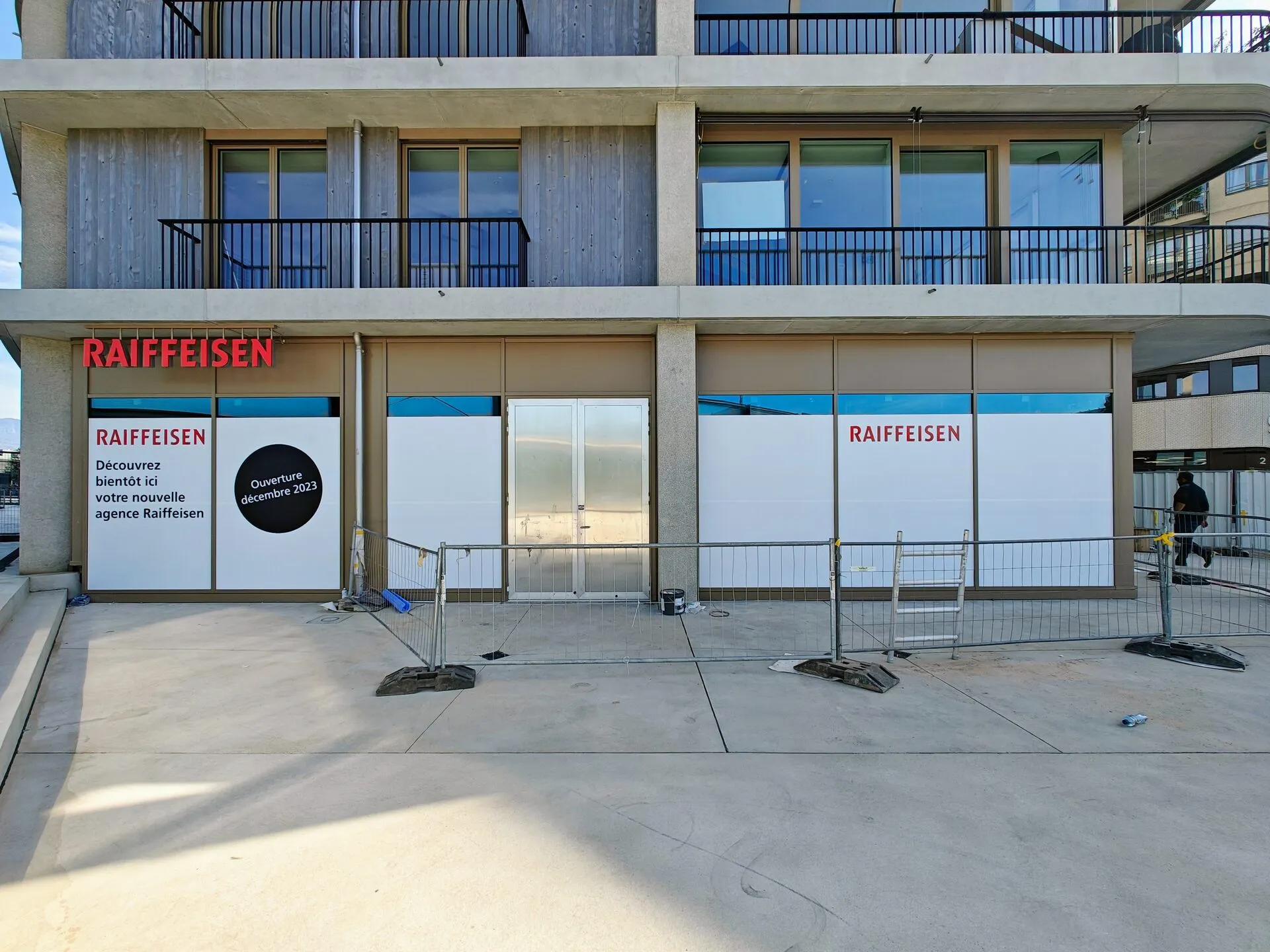 Vitrages – Habillage provisoire d'une vitrine pendant les travaux d'aménagement